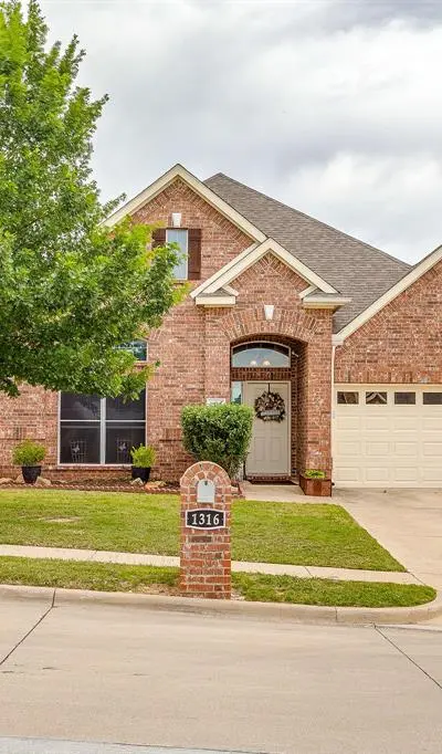 1316 Meadowlakes, Azle TX 76020