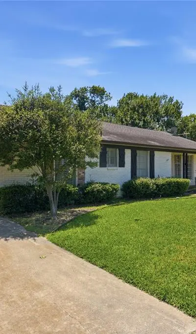 3630 Townsend Drive, Dallas TX 75229 - Photo 2