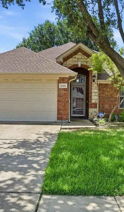 1235 Clearwater Drive, Grand Prairie TX 75052