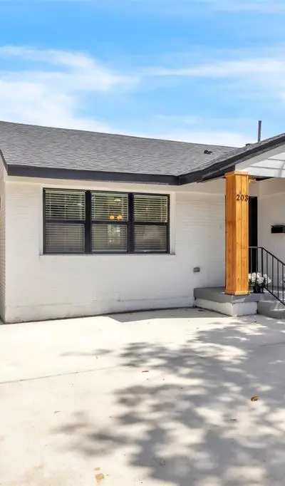 203 E 7th Street, Irving TX 75060 - Photo 2
