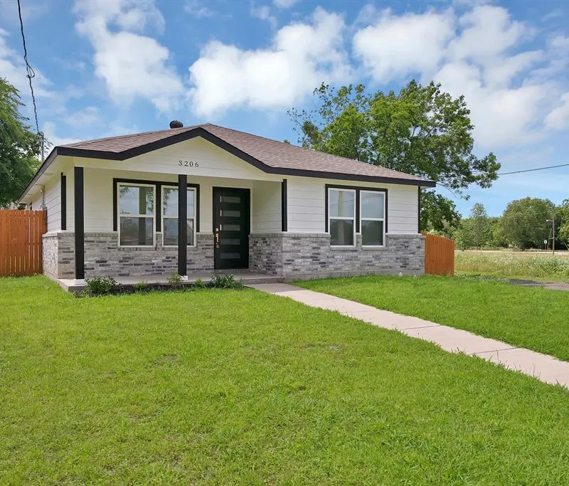 3206 Roberts Street, Greenville TX 75401
