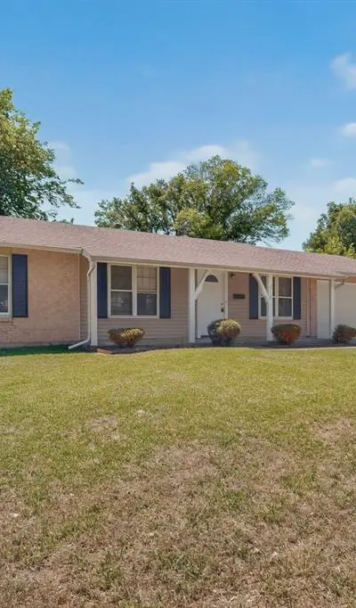 2718 Wesleyan Drive, Irving TX 75062 - Photo 2