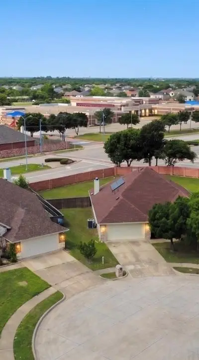 1435 Fleetwood Cove Drive, Grand Prairie TX 75052 - Photo 2