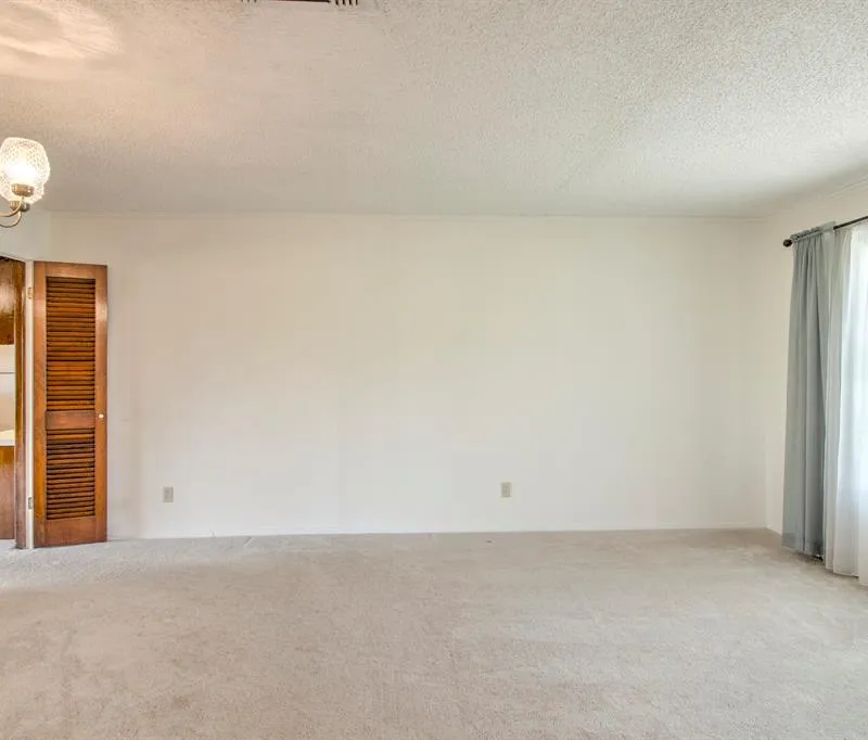 808 S Jefferson Street, Pilot Point TX 76258