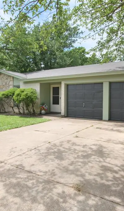 703 N Douglas Avenue, Cleburne TX 76033 - Photo 3
