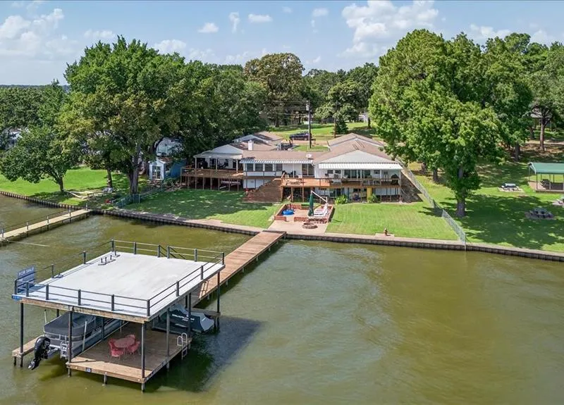 105 Bluewater Circle, Mabank TX 75156