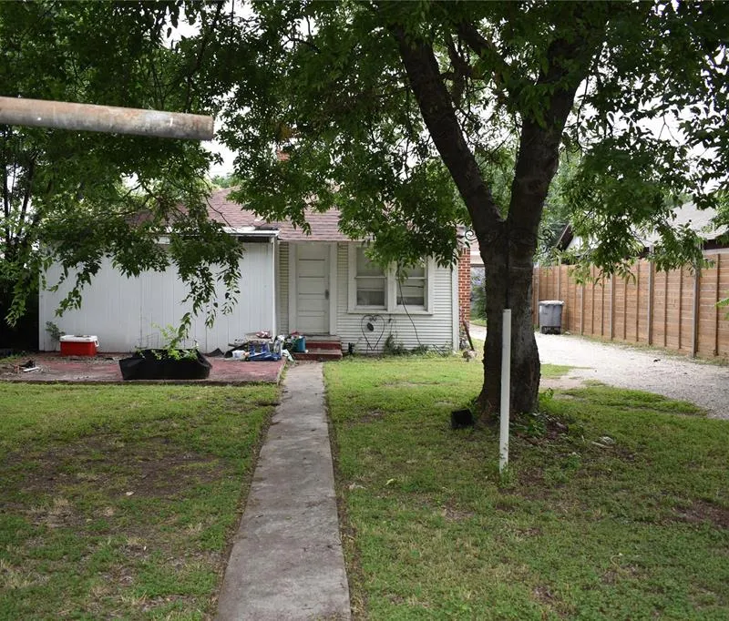811 Buckalew Street, Dallas TX 75208