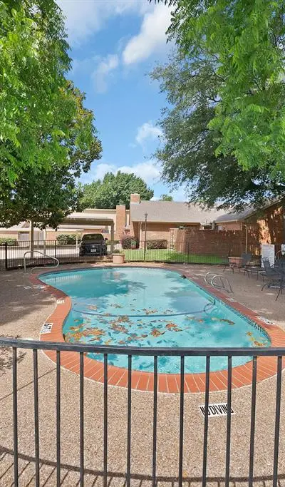 935 Cedarland Boulevard, Arlington TX 76011 - Photo 3