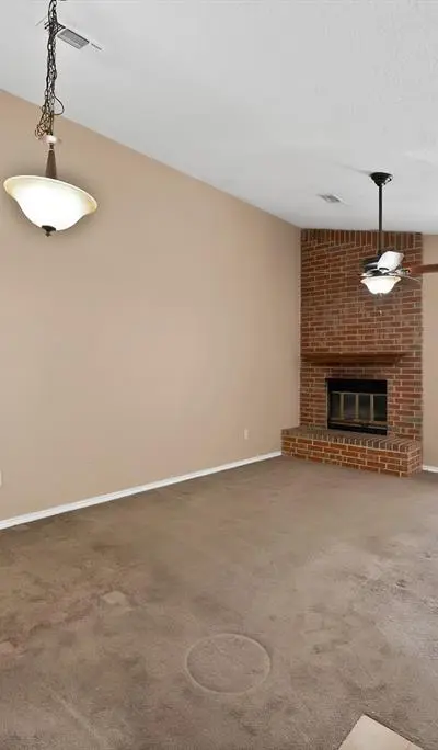 935 Cedarland Boulevard, Arlington TX 76011 - Photo 4