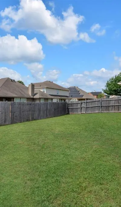 513 Crescent Creek Lane, Fort Worth TX 76140 - Photo 5