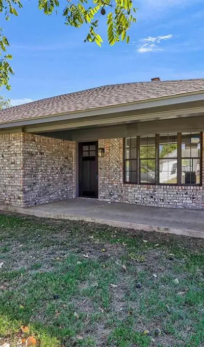 608 North Avenue, Whitesboro TX 76273 - Photo 2