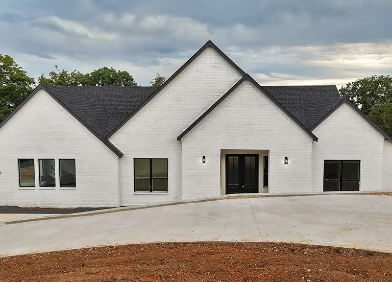1405 Apache Court, Joshua TX 76058