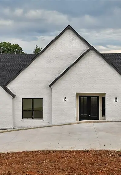 1405 Apache Court, Joshua TX 76058