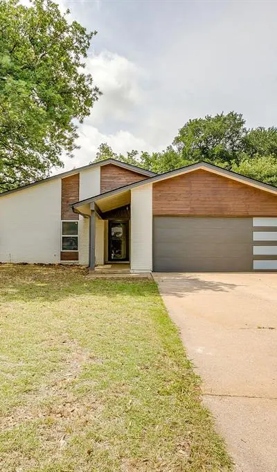 7612 Ripple Creek Court, Fort Worth TX 76120 - Photo 2
