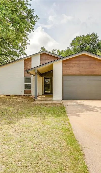 7612 Ripple Creek Court, Fort Worth TX 76120 - Photo 3