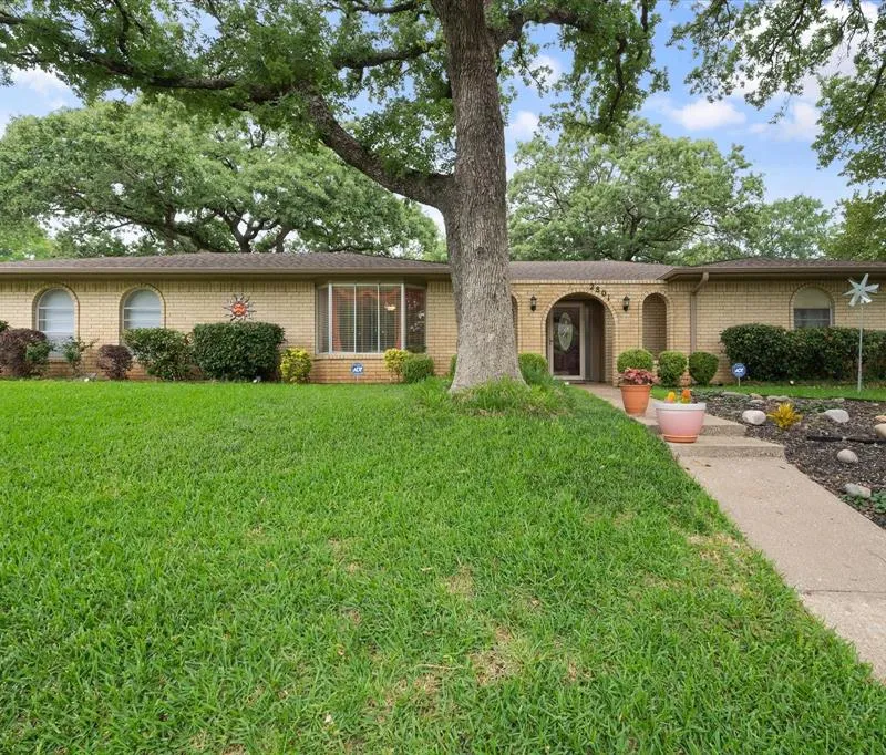 2801 Valparaiso Trail, Arlington TX 76017