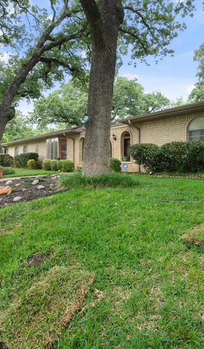2801 Valparaiso Trail, Arlington TX 76017 - Photo 2
