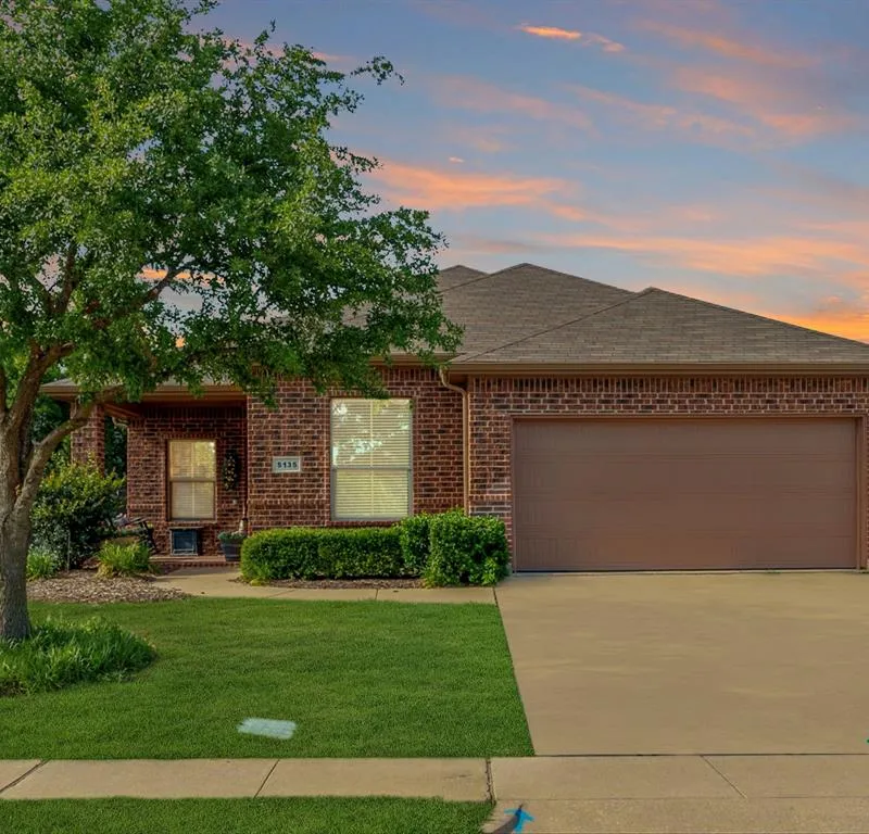5135 Crystal Lake Avenue, Krum TX 76249
