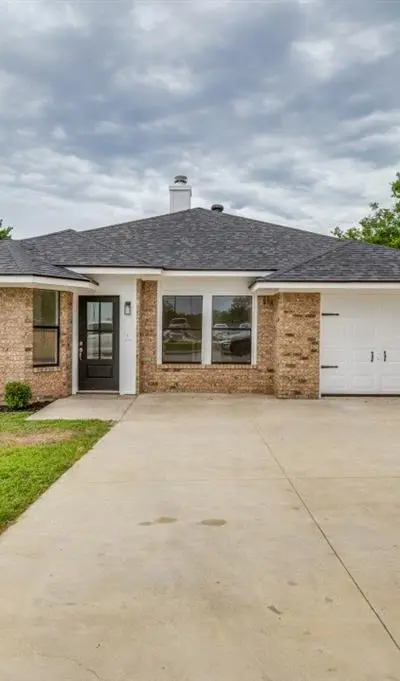 1905 Lakeview Drive, Grand Prairie TX 75051
