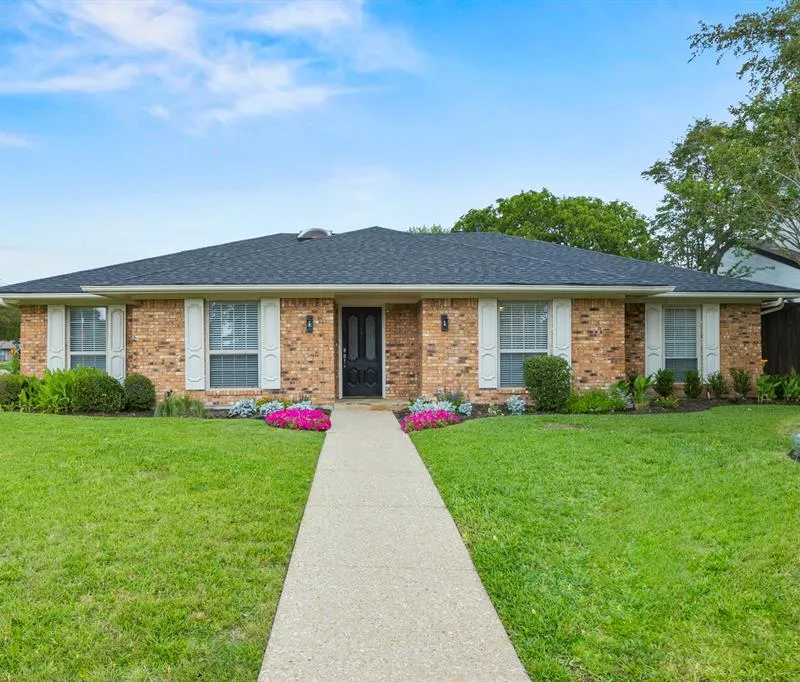 242 Woodcrest Drive, Richardson TX 75080