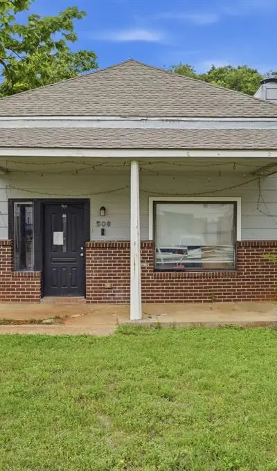 508 W Willingham Street, Cleburne TX 76033