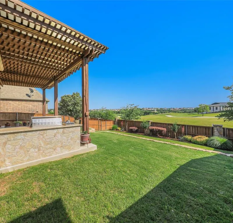 2512 Sir Alexander Lane, Lewisville TX 75056