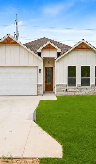 5847 Black Pine Circle, Granbury TX 76048 - Photo 2