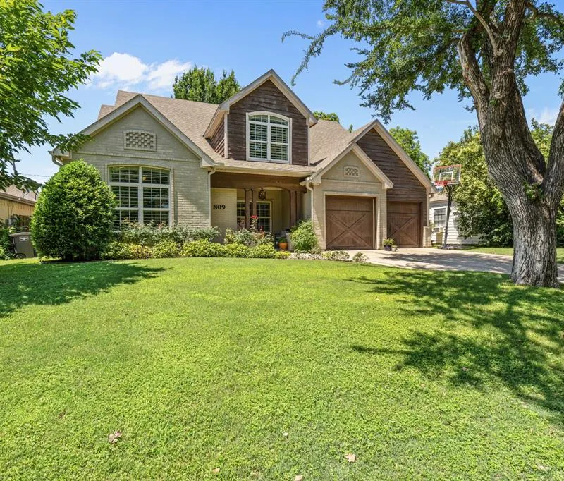 809 Edgefield Road, Fort Worth TX 76107