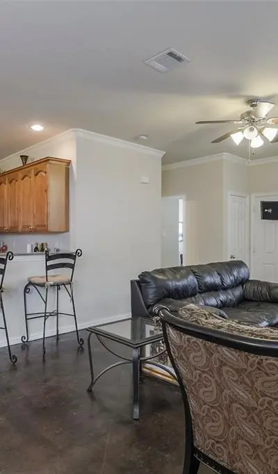 714 N Center Street, Arlington TX 76011 - Photo 2