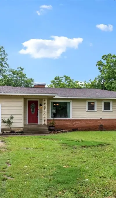 421 S 1st Street, Krum TX 76249 - Photo 2