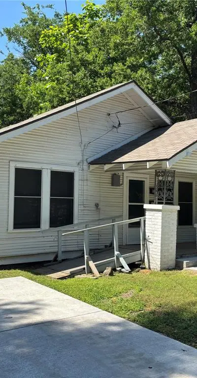 327 Egan Street, Denton TX 76201 - Photo 2