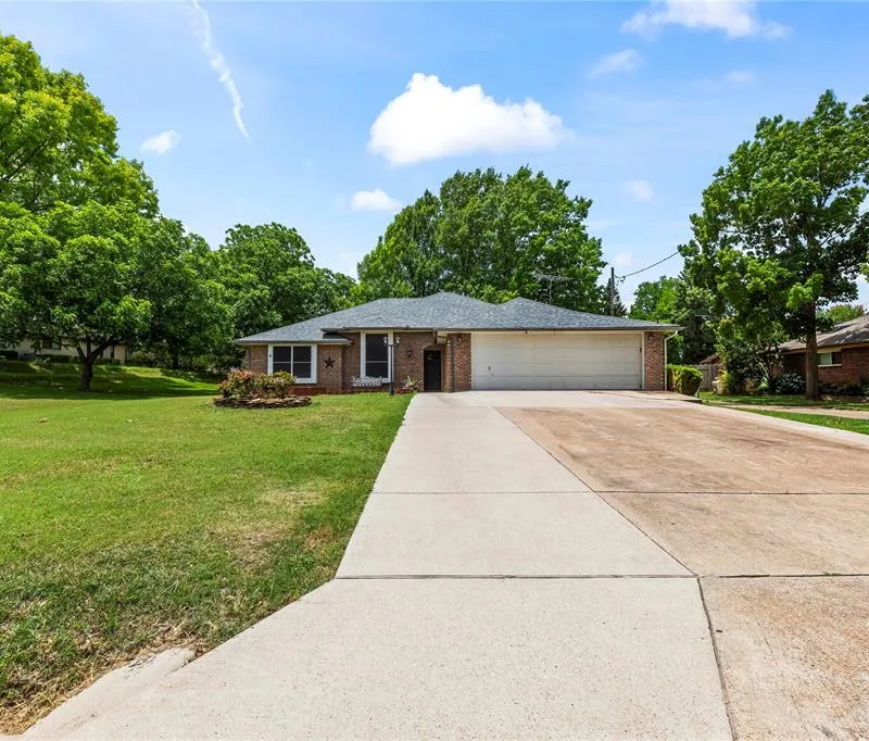 403 N Casa Grande Circle, Duncanville TX 75116