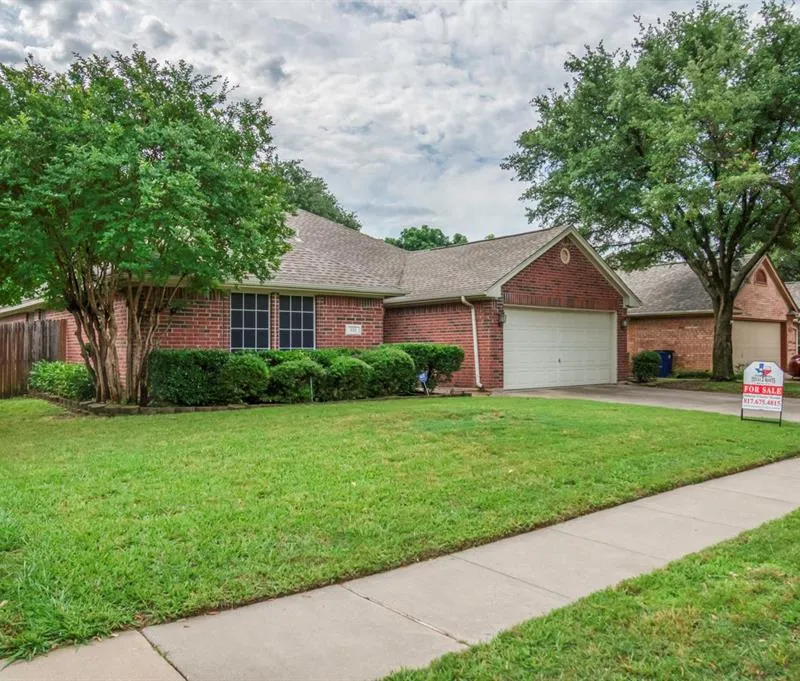 320 Shane Lane, Burleson TX 76028