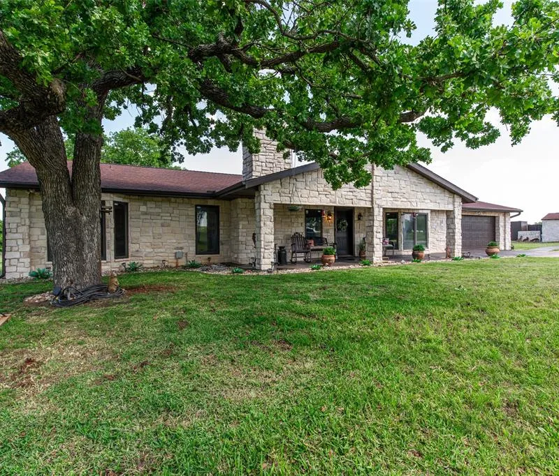 2043 Huddleston Road, Sunset TX 76270