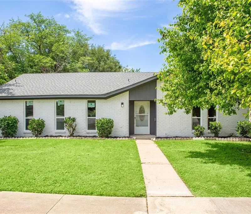 1021 Pleasant Valley Road, Garland TX 75040