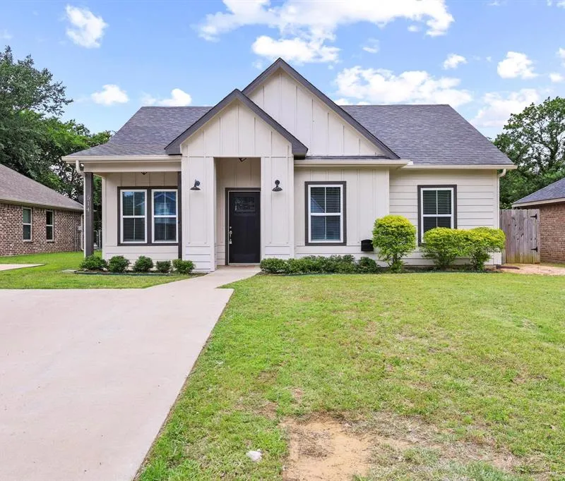 514 W Hull Street, Denison TX 75020