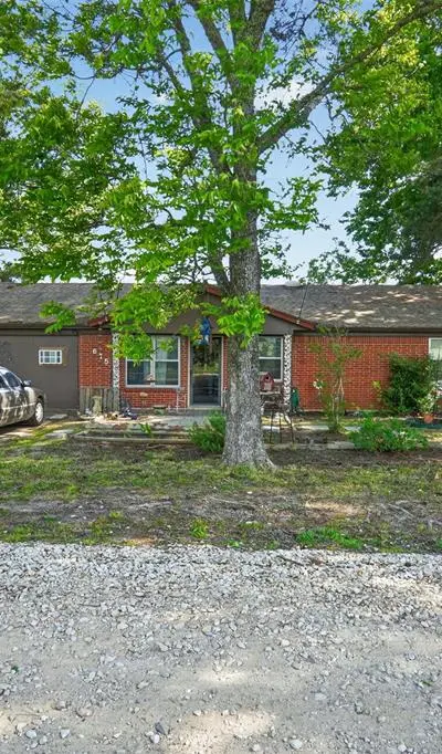 615 W North Street, Blossom TX 75416 - Photo 2