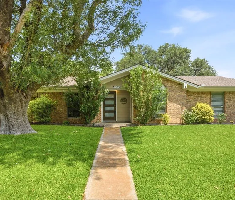 2103 Drake Drive, Richardson TX 75081