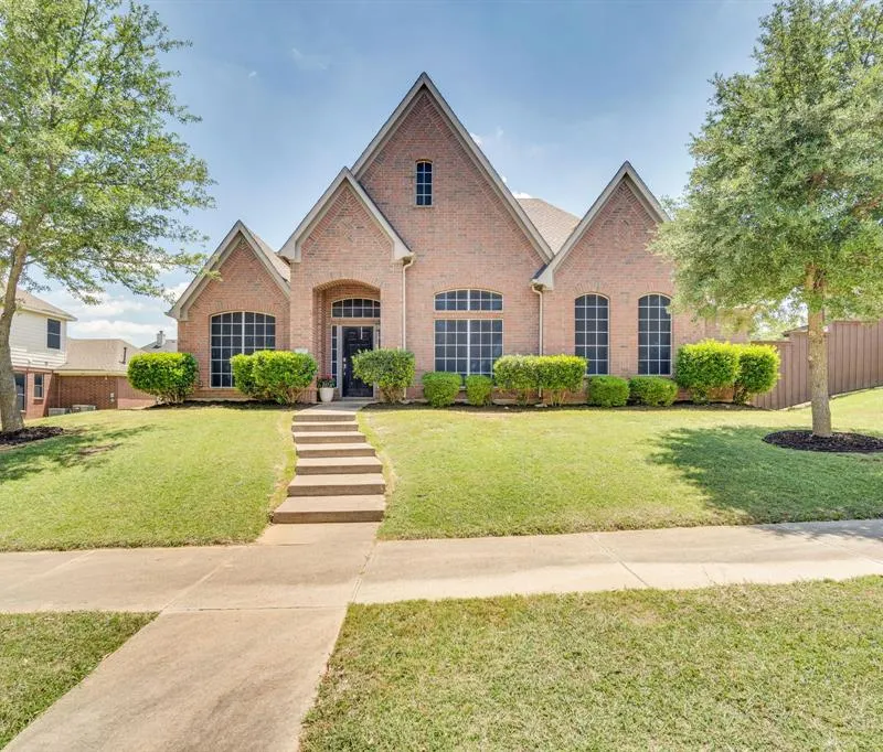 900 Ginger Trail, DeSoto TX 75115