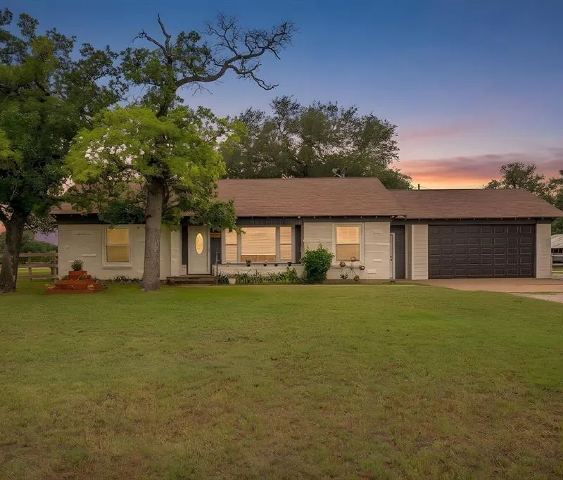 300 S Caddo Street, Lipan TX 76462