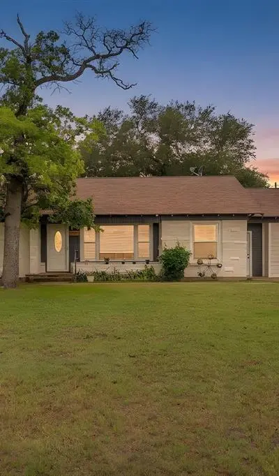 300 S Caddo Street, Lipan TX 76462