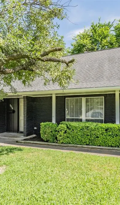 3214 Ridgeview Circle, Irving TX 75062