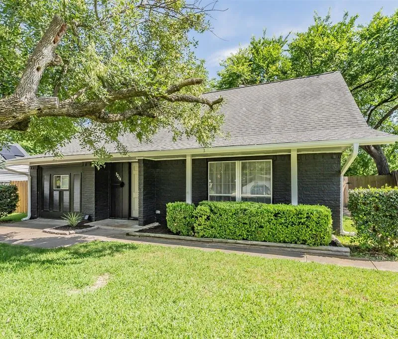 3214 Ridgeview Circle, Irving TX 75062