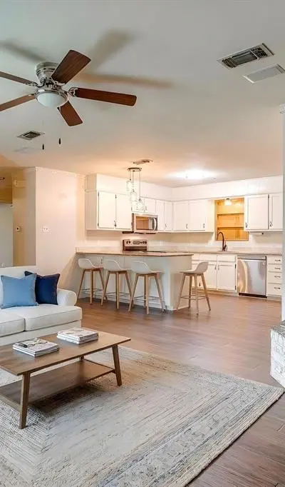 709 N Avenue B, Springtown TX 76082 - Photo 2