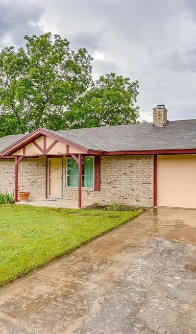 709 N Avenue B, Springtown TX 76082 - Photo 4