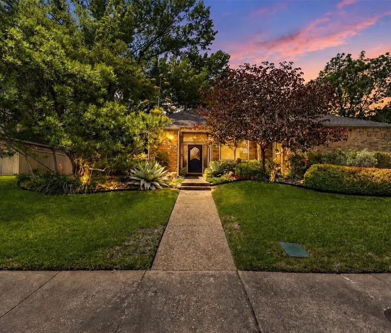 6432 Barkwood Lane, Dallas TX 75248