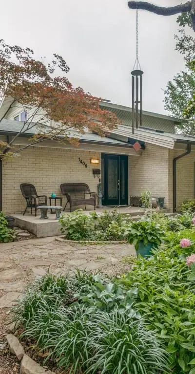 1409 Forestglen Drive, Lewisville TX 75067 - Photo 3