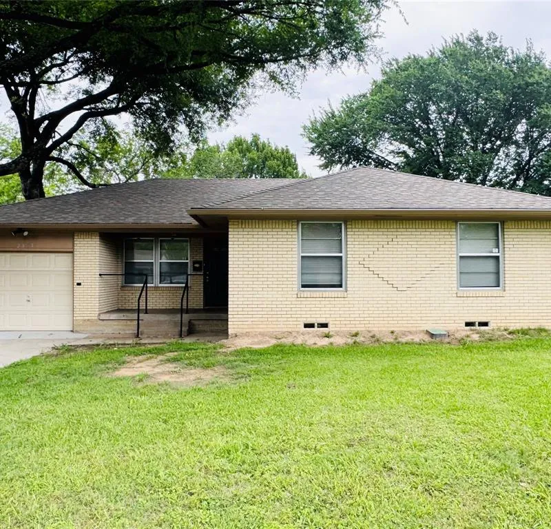 2803 Lockhart Avenue, Dallas TX 75228