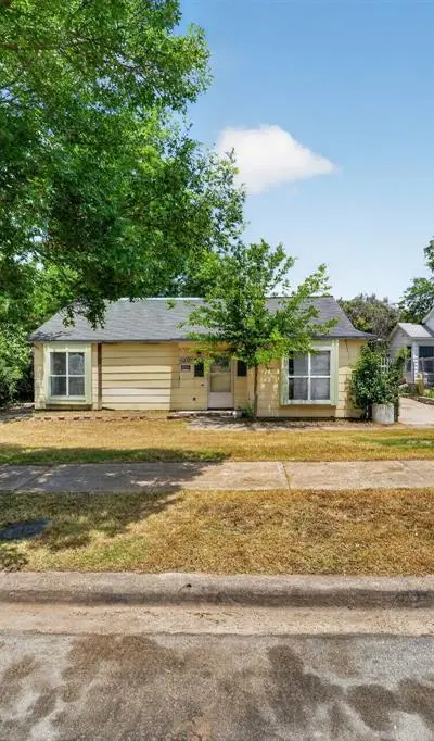 6227 Lovett Avenue, Dallas TX 75227 - Photo 2
