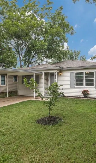 717 Small Street, Bowie TX 76230 - Photo 3